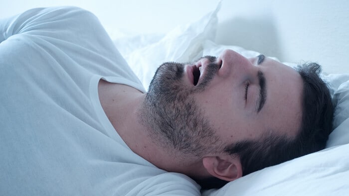Vilken är den bästa sovställningen för personer som lider av OSA?