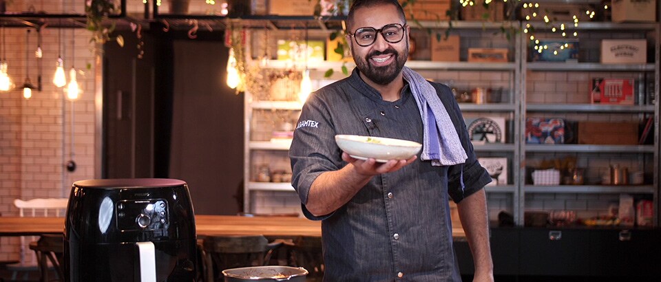 Amir Kheirmand lagar en krämig potatisgratäng med härlig och gyllenbrun yta i Philips Airfryer på mindre än 20 minuter. Se hur du gör!