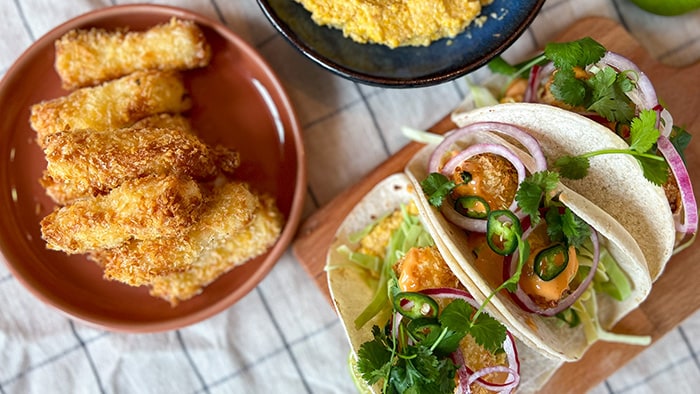 Frasiga halloumitacos med kålsallad och rostad majskräm med Airfryer