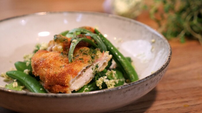 Kycklingschnitzel med örtsmör och primörer i Philips Airfryer