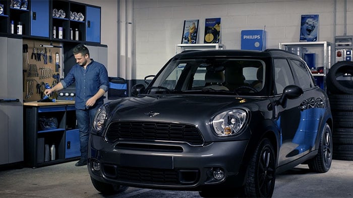 Så här byter du strålkastarlampa på din Mini Cooper Countryman